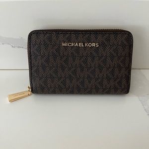 Michael Kors Jet Set Small Zip Around Card Case